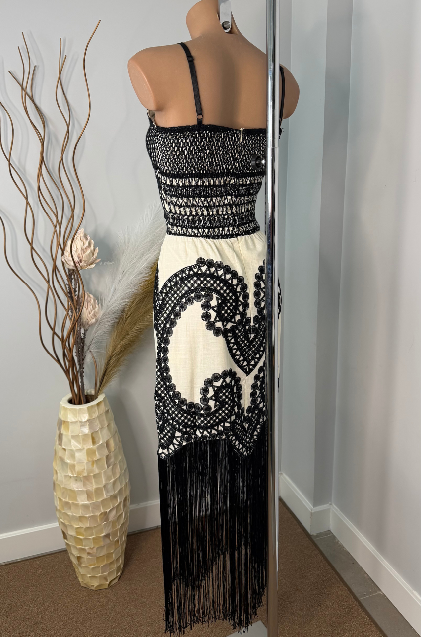 Vestido Vera de Flecos Color Negro con Blanco Roto