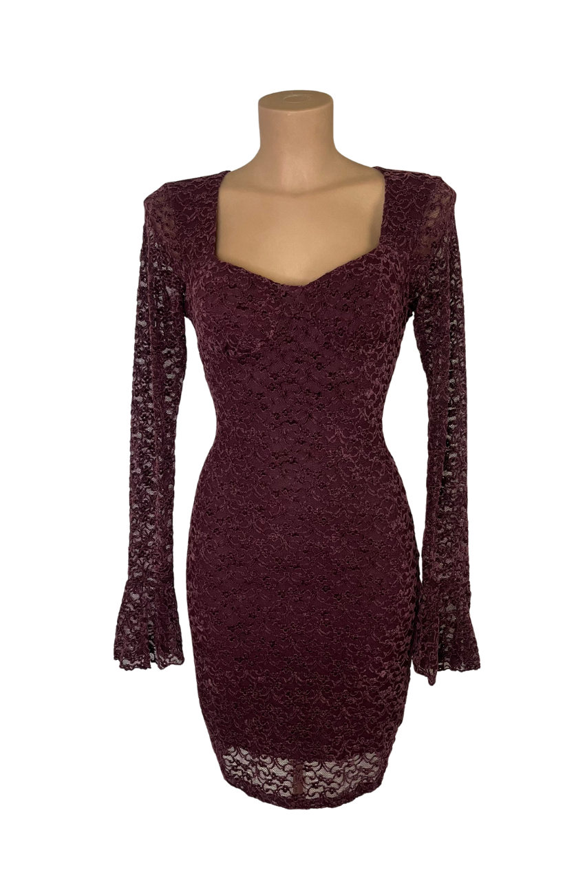 Vestido Atenea Vino corto de encaje terciopelo con escote corazón