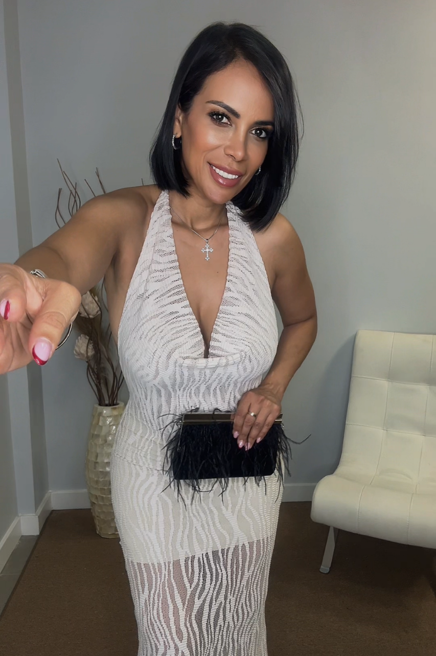Vestido Olun de Encaje color Beige con espalda descubierta