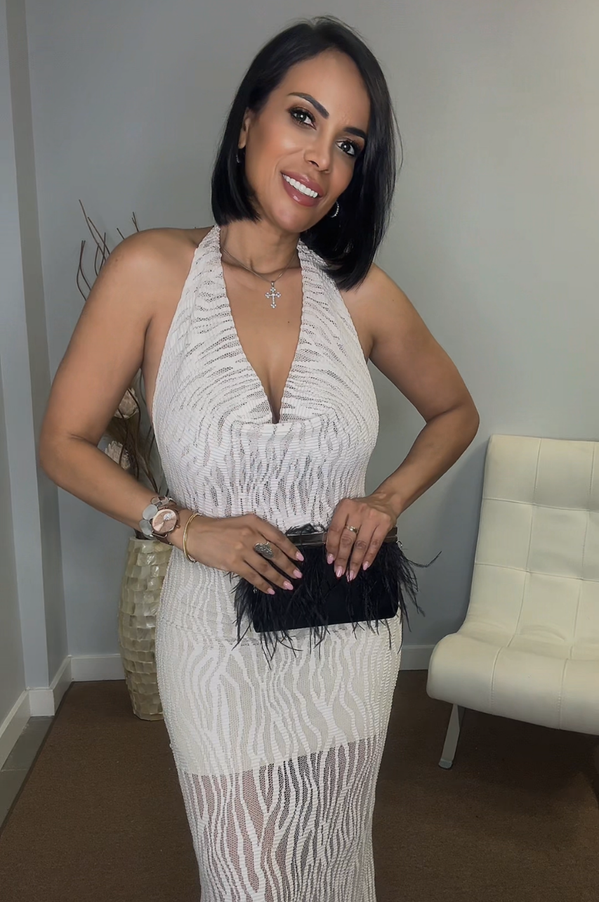 Vestido Olun de Encaje color Beige con espalda descubierta