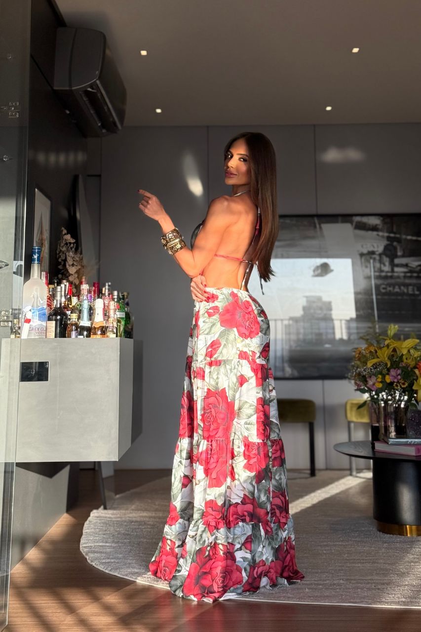 Daniela Vestido Largo estampado floral rojo con Escote y espalda semi descubierta