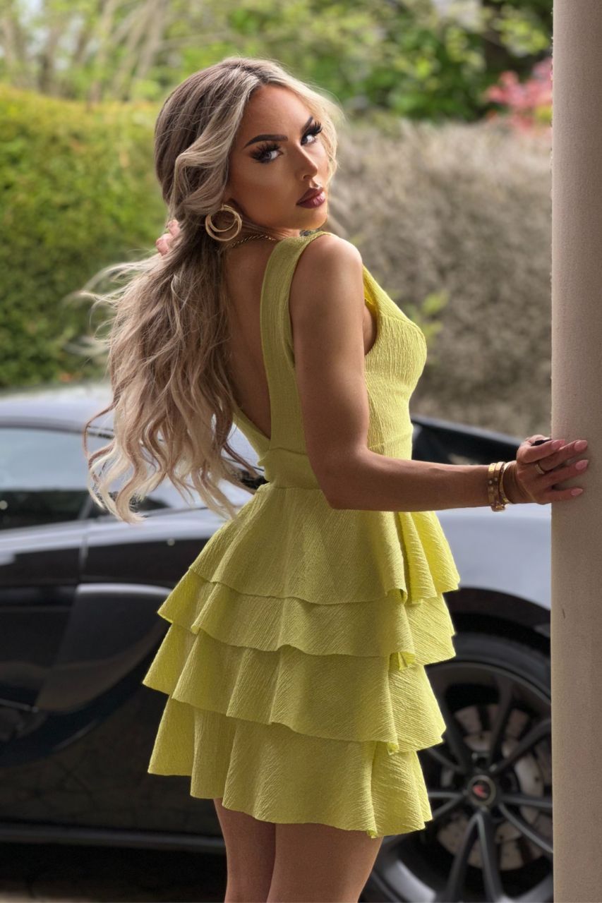 Vestido Yessi Lima corto con tirantes y escote en V con espalda semi descubierta