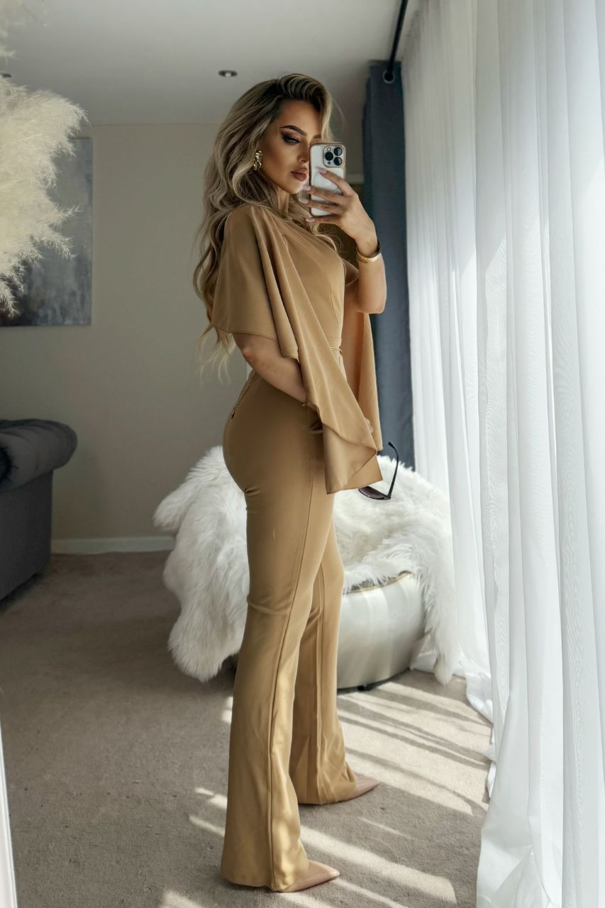 Viviana Mono Largo Beige con escote en V y mangas colgantes