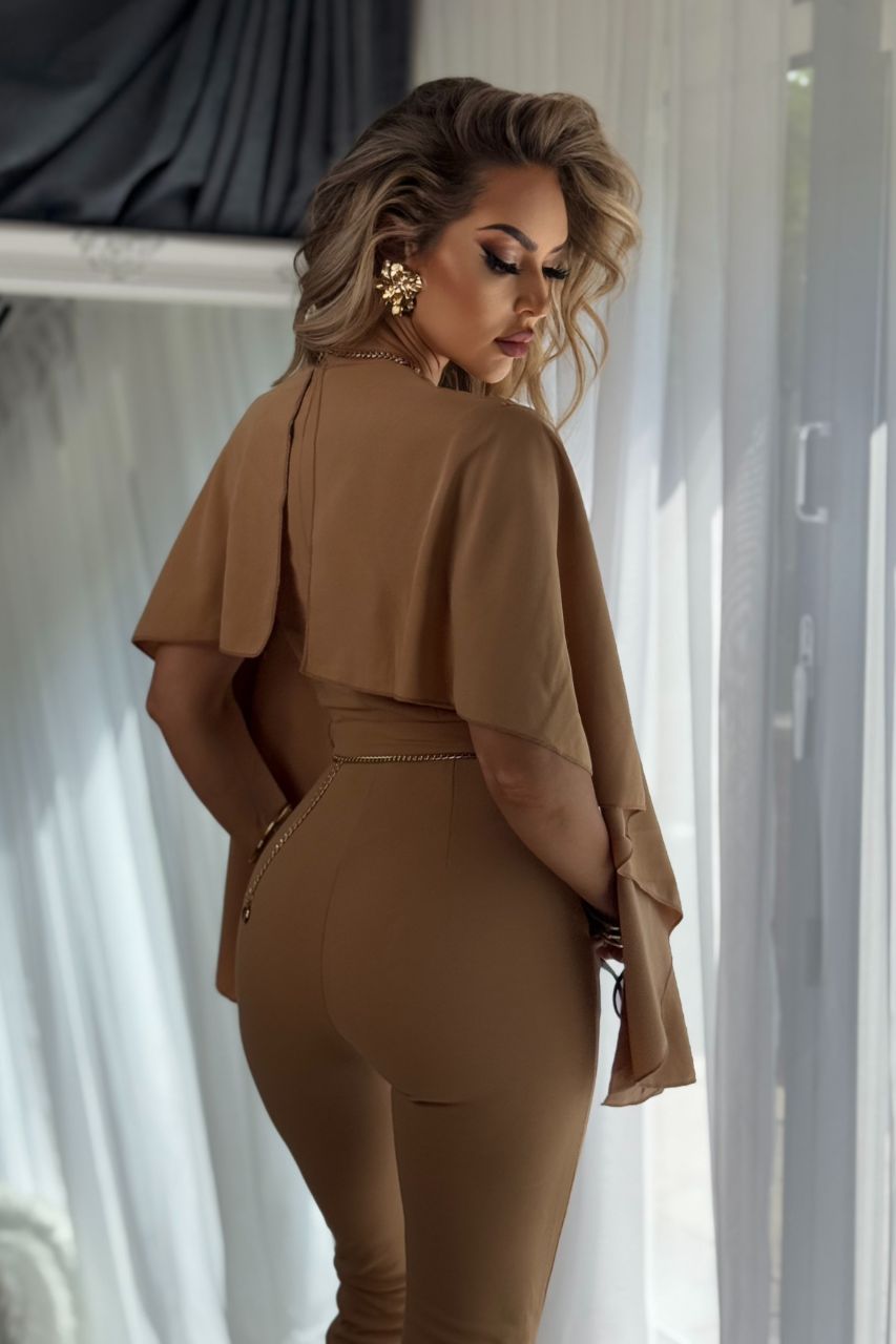Viviana Mono Largo Beige con escote en V y mangas colgantes