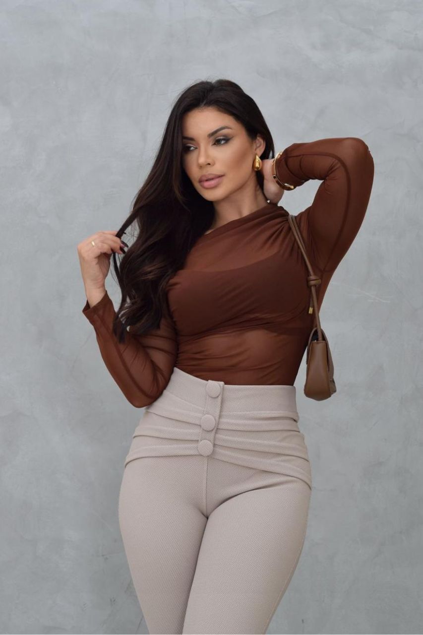 Pantalón Rossi Beige con detalle de botones