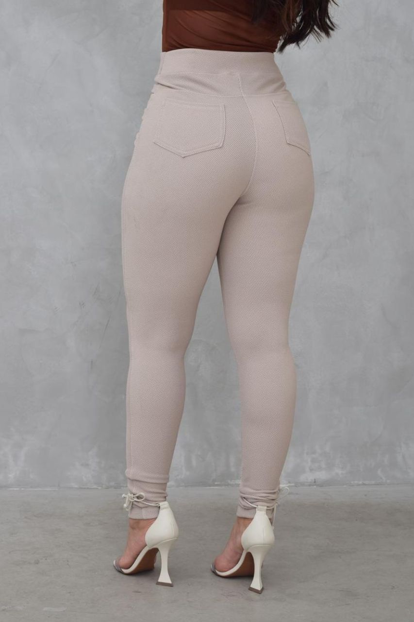 Pantalón Rossi Beige con detalle de botones