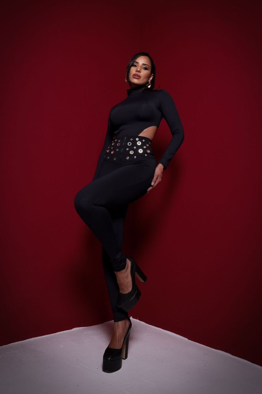 Pantalón Valery Negro con detalles dorados y cremallera
