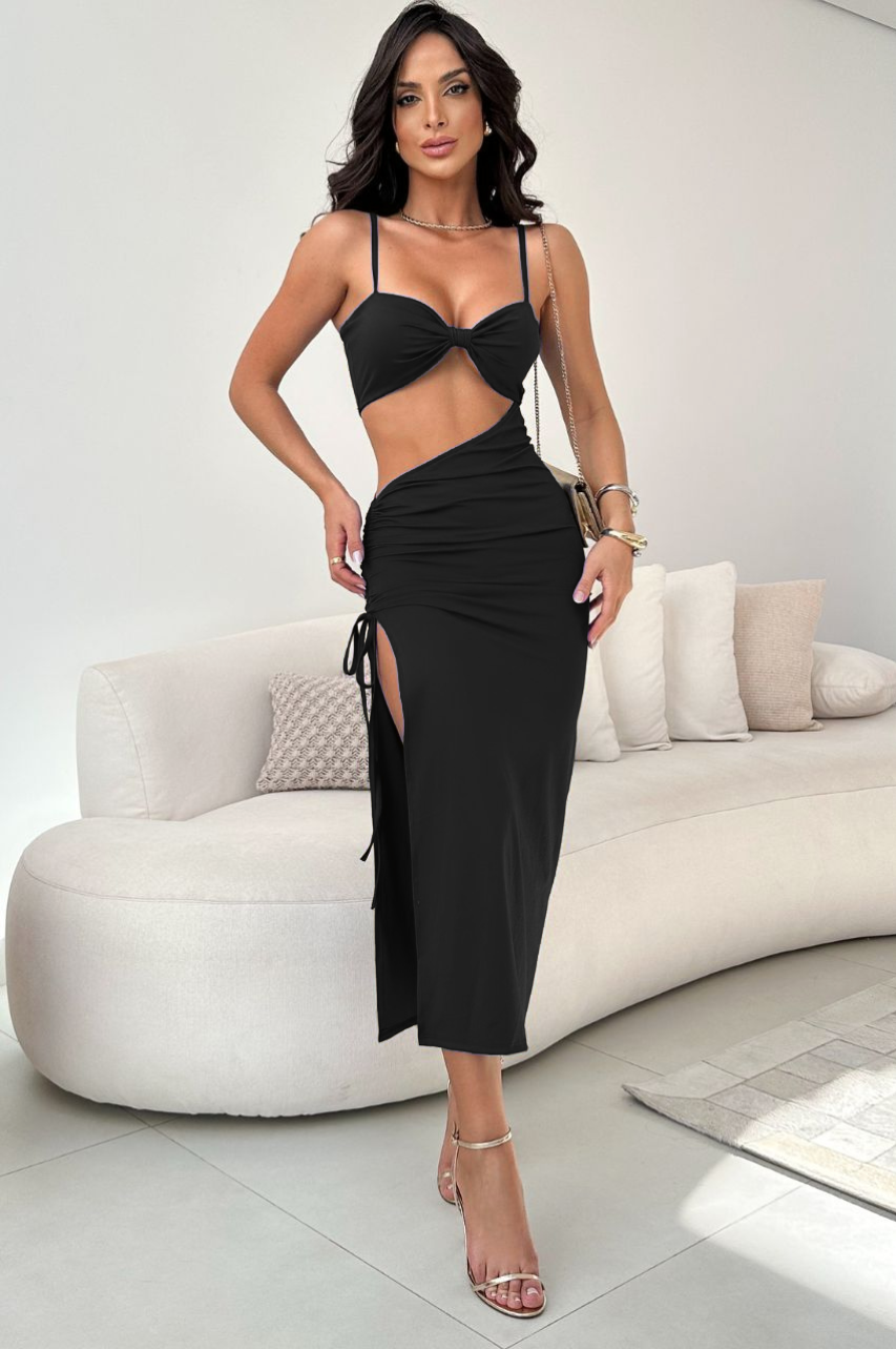 Samanta Vestido Negro largo de tirantes con escote y abertura en pierna