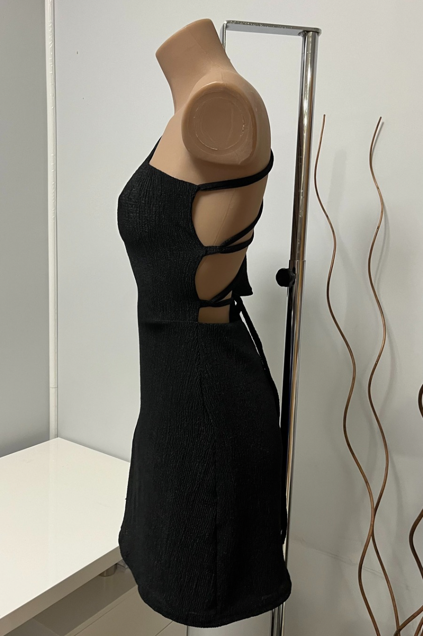 Vestido Patty  Negro  de una manga con espalda semi descubierta