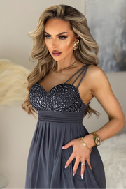 Vestido Rosario Corto Gris con tirantes y detalles de pedrería