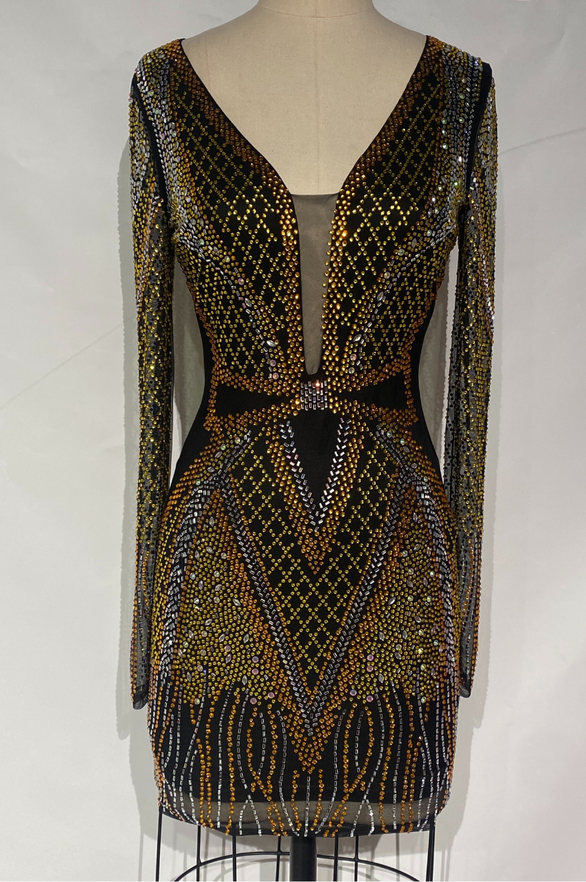 Vestido Fortuna Negro Bordado con Pedrería  Manga Larga & Escote Profundo