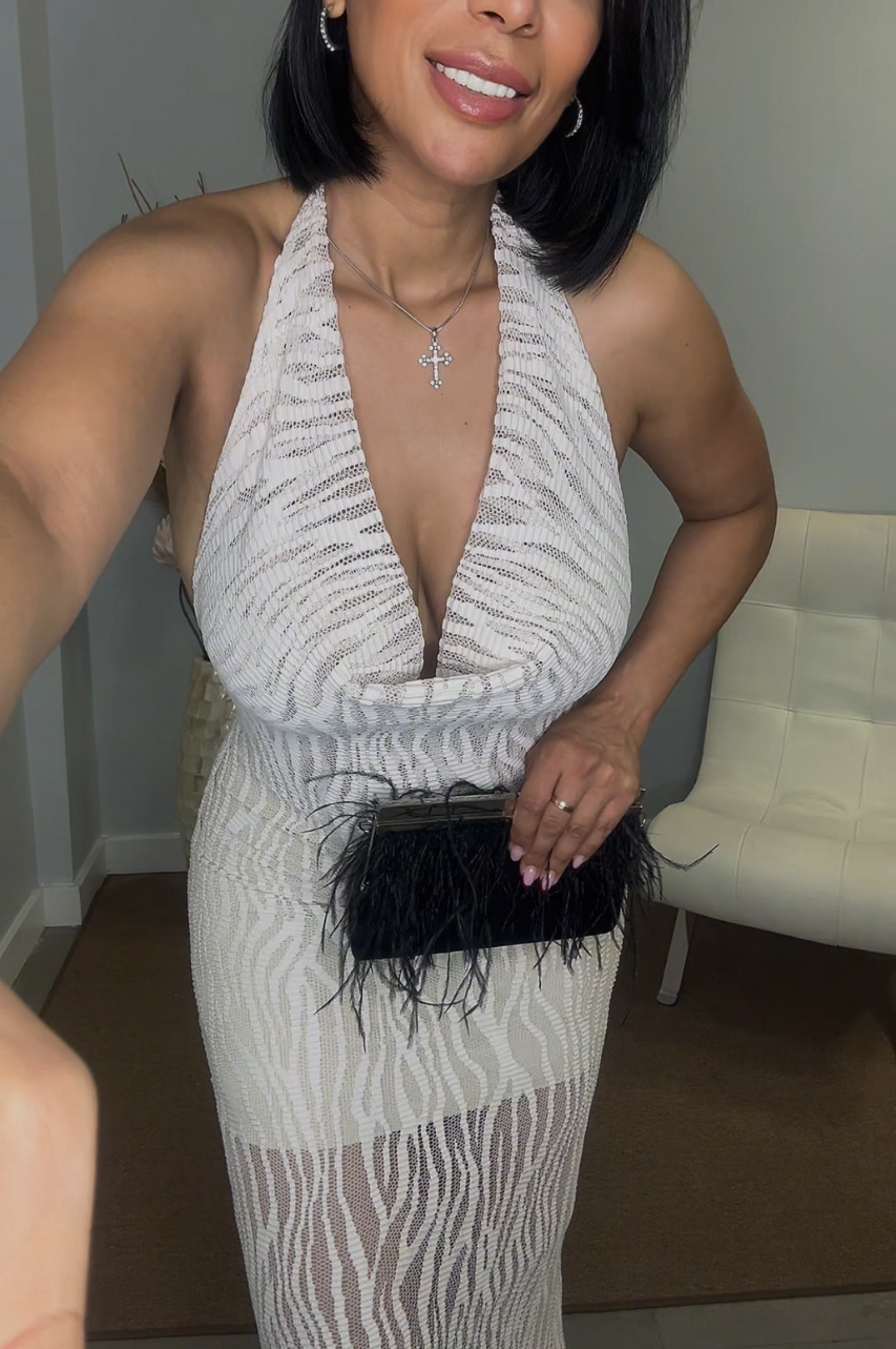 Vestido Olun de Encaje color Beige con espalda descubierta