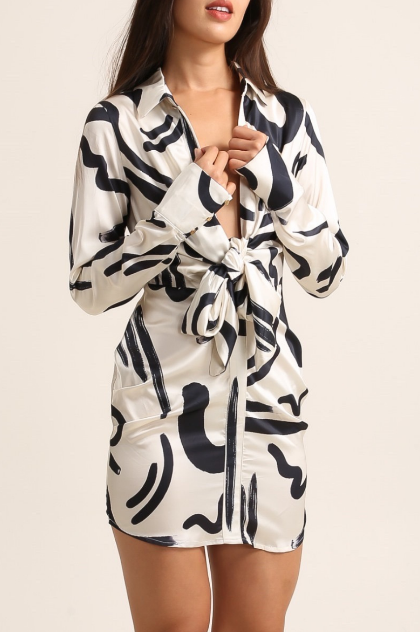 Élara Vestido Corto Satinado con Estampado Diseño Camisero