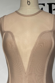 Flávia Vestido Bandage Beige Ajustado con Tul en el Escote y Cremallera Trasera