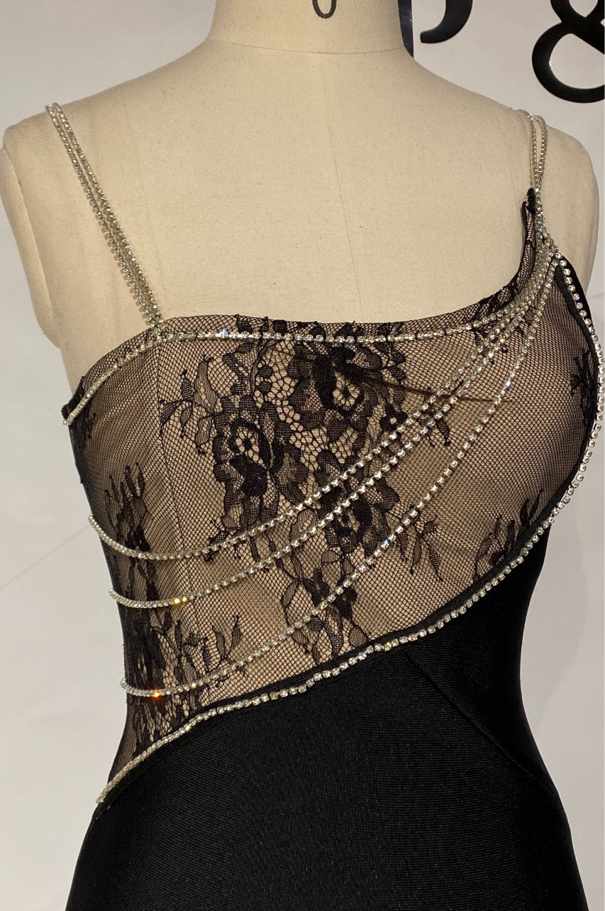 Vestido Bandage Midi Mila Negro con Detalle de Encaje