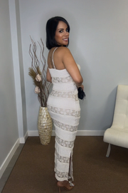 Vestido Lua de Encaje color Beige con tirantes ajustables