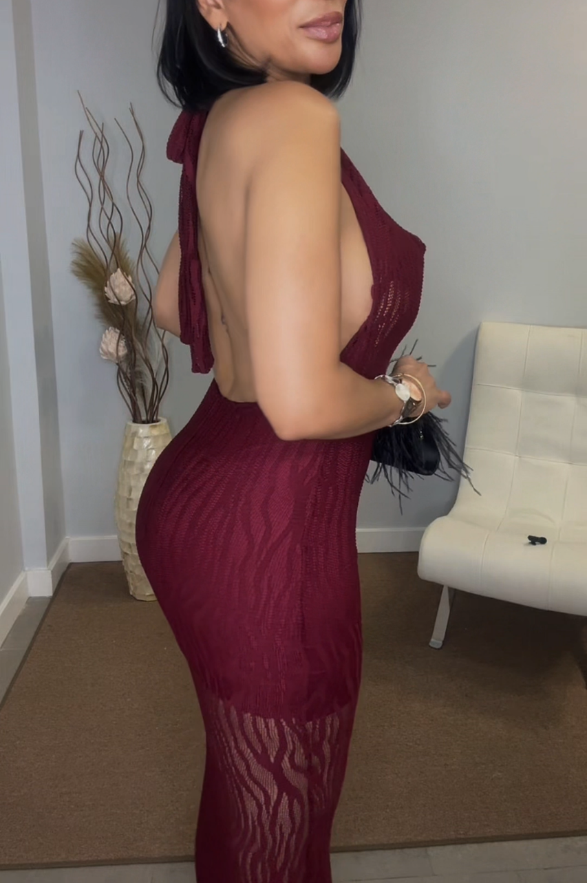 Vestido Olun de Encaje color Vino con espalda descubierta