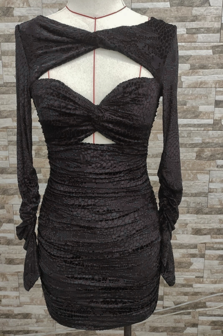 Vestido Gemma Negro Lycra aterciopelada, efecto repti y frunce que moldea