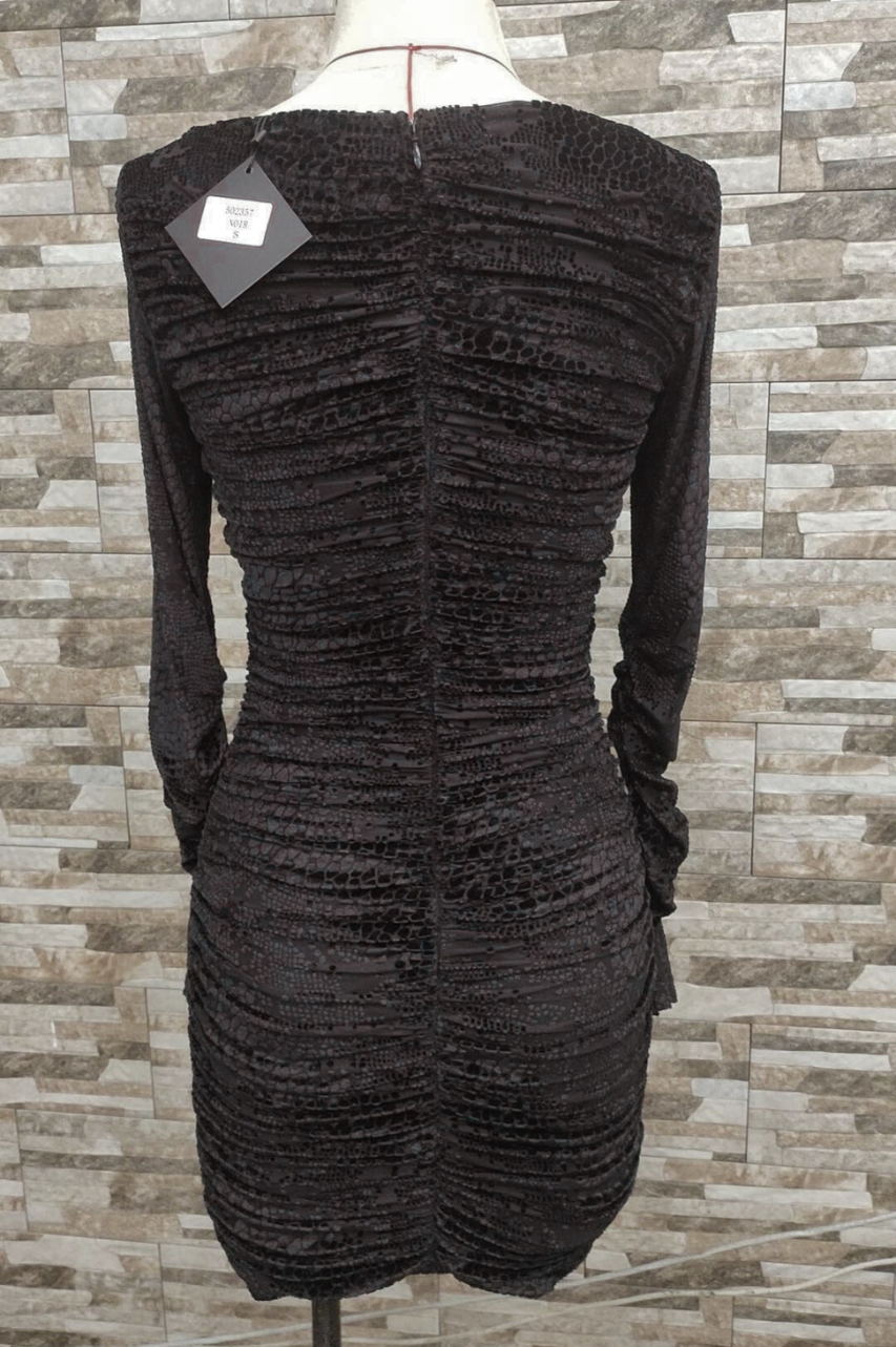 Vestido Gemma Negro Lycra aterciopelada, efecto repti y frunce que moldea