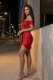 Vestido Célia Rojo Satinado  Escote Asimétrico & Drapeado Elegante