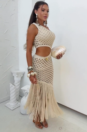 Isis Vestido Color Beige Exclusivo en Hilo con Flecos y Pantalón Corto