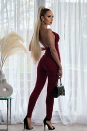 Mono Patricia Vino con escote en V y espalda descubierta