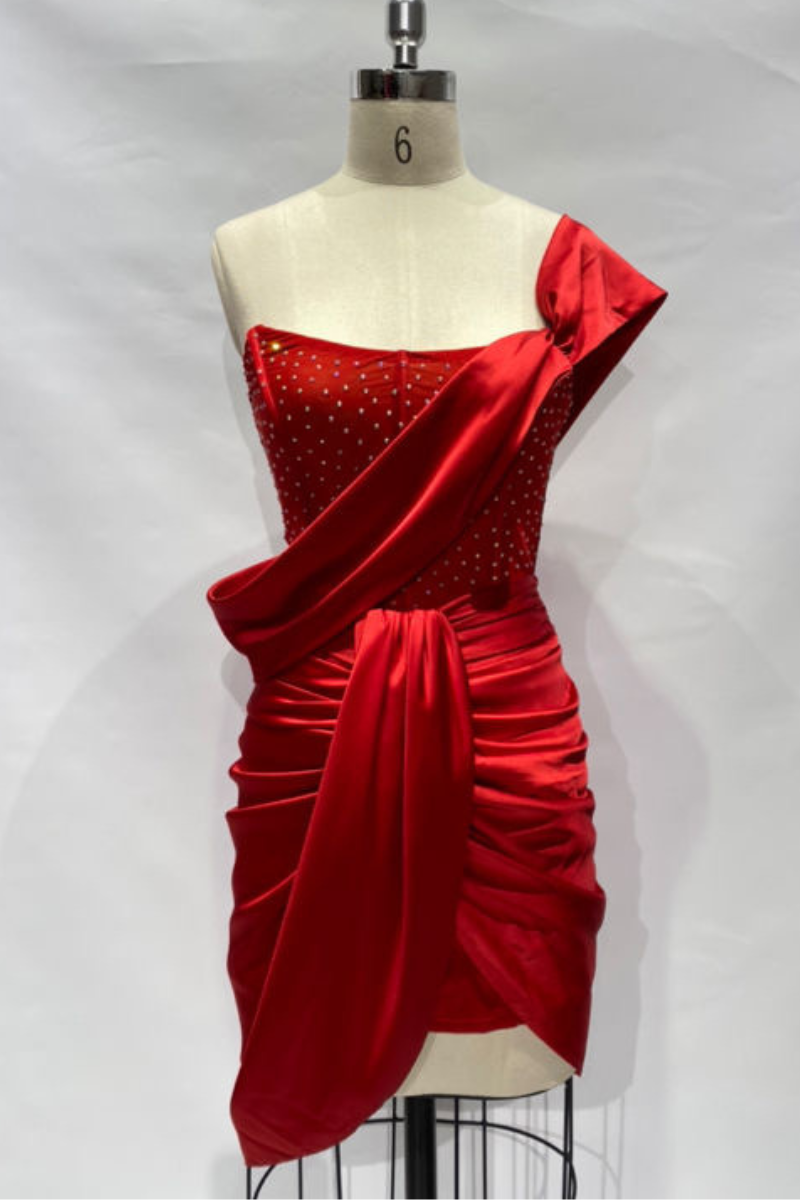 Vestido Célia Rojo Satinado  Escote Asimétrico & Drapeado Elegante