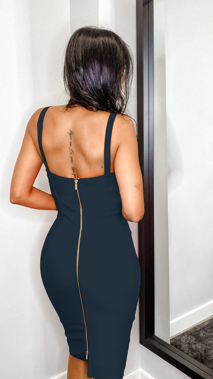 Vestido Bandage Rebeca negro de tirantes con copas de lentejuelas