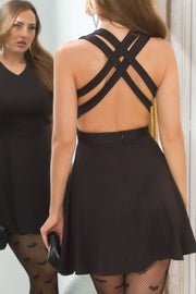 Vestido Rosalia Negro Corto con espalda cruzada semi descubierta