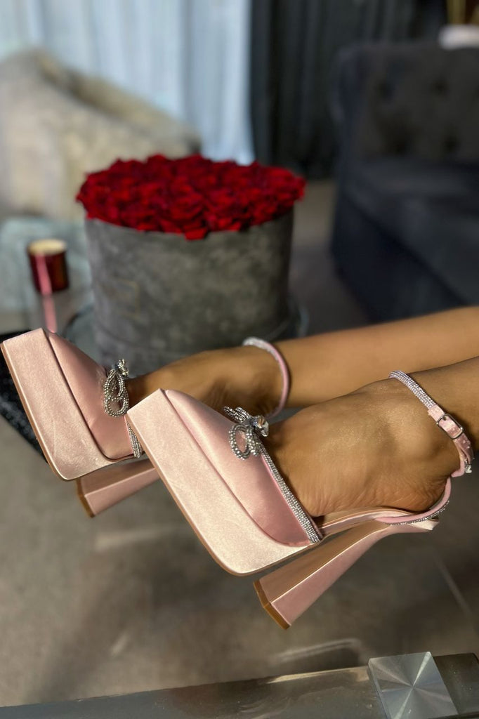 Zapatos Norkys Rosa de tacón con detalles de brillo y pedrería