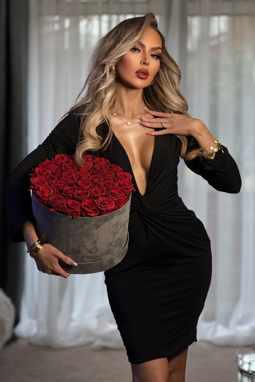 Dalia Vestido Negro con Mangas Largas, Escote en V profundo