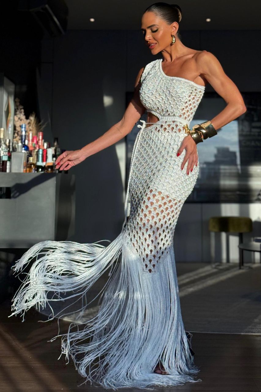 Isis Vestido Exclusivo en Hilo con Flecos y Pantalón Corto, Color Blanco