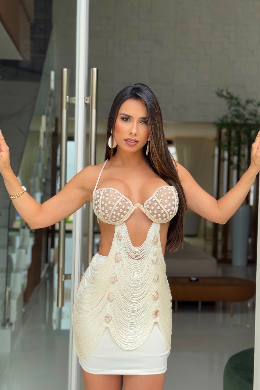 Vestido Raina corto blanco con Detalles en Crochet Hecho a Mano con perlas