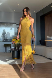 Manuela Vestido Exclusivo en Hilo con Flecos y escote en la espalda, Color Mostaza