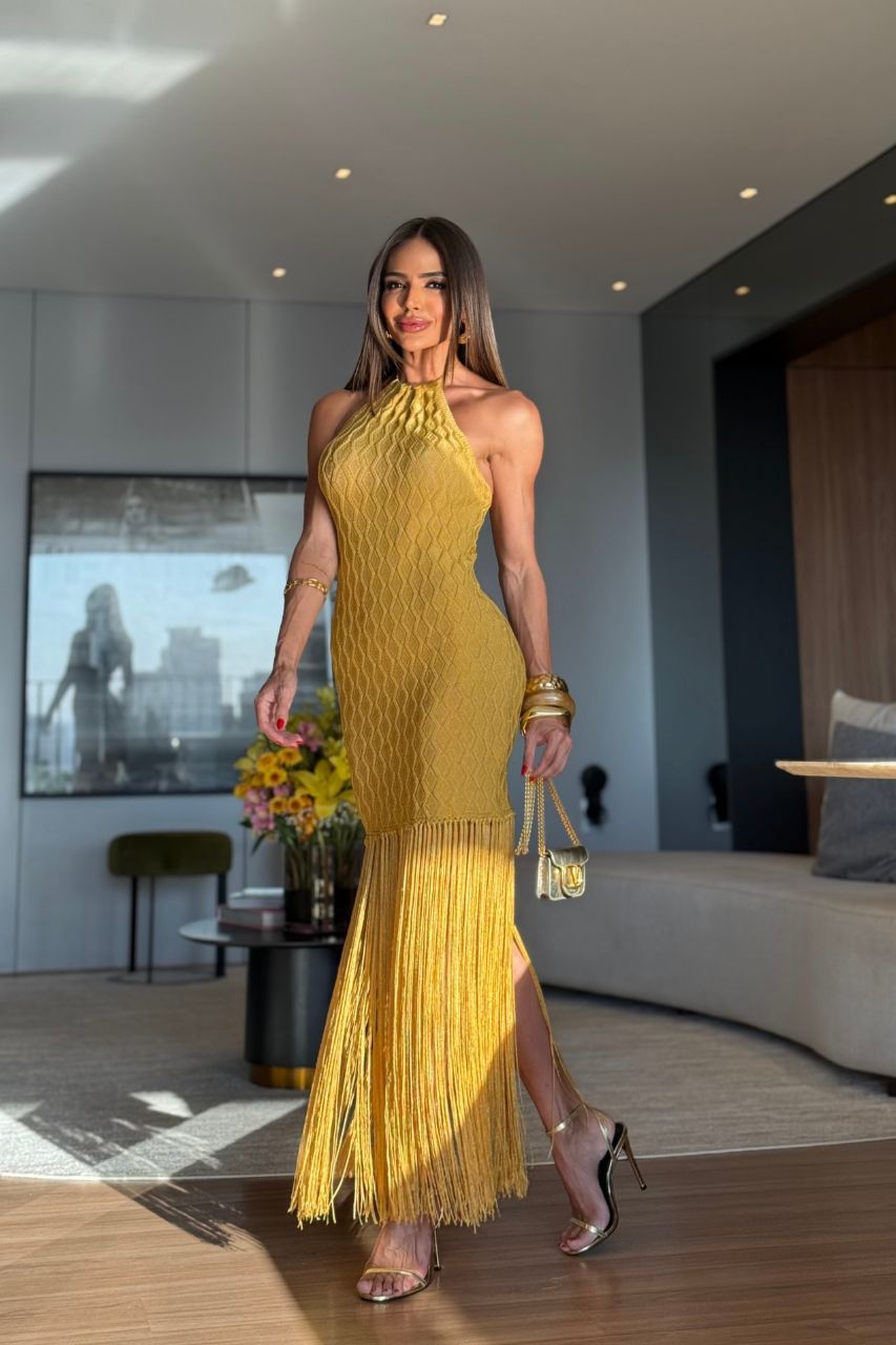Manuela Vestido Exclusivo en Hilo con Flecos y escote en la espalda, Color Mostaza