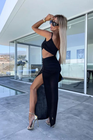 Image of Vestido Mérida Negro largo con escote y abertura en pierna