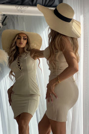 Vestido Jaimari Beige Corto con escote trenzado