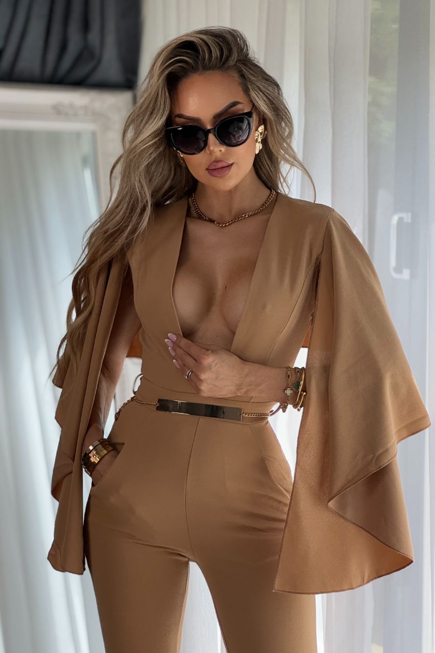 Viviana Mono Largo Beige con escote en V y mangas colgantes
