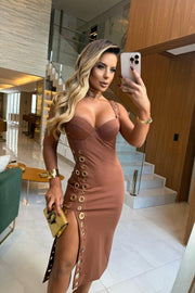 Vestido Dana Marrón Midi de Mezclilla con tirantes y escote