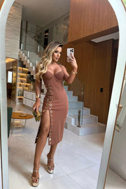 Vestido Dana Marrón Midi de Mezclilla con tirantes y escote