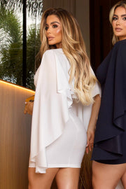 Vestido Patricia Blanco Roto Corto con escote en V y mangas colgantes