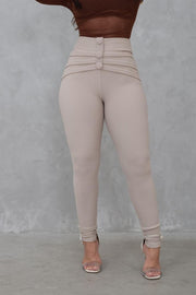 Pantalón Rossi Beige con detalle de botones