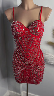 Vestido Violeta Rojo con Pedrería Efecto Corset & Brillo Glam