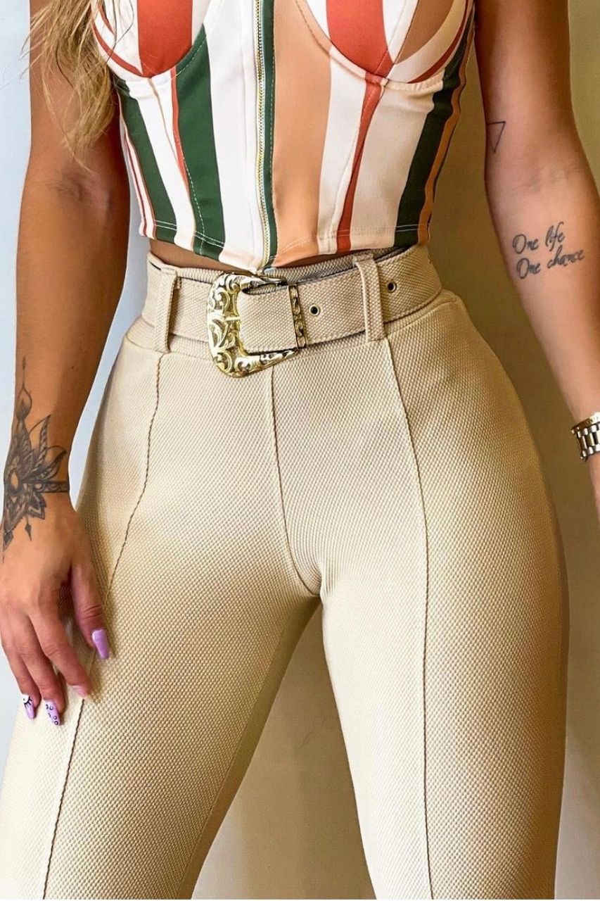 Pantalón Isabela Beige con Cinturón Dorado